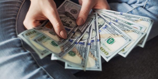 alexander-mils-lCPhGxs7pww-unsplash tax-service-img